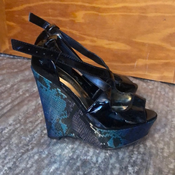 Kardashian kollection snake skin wedges - Picture 2 of 3